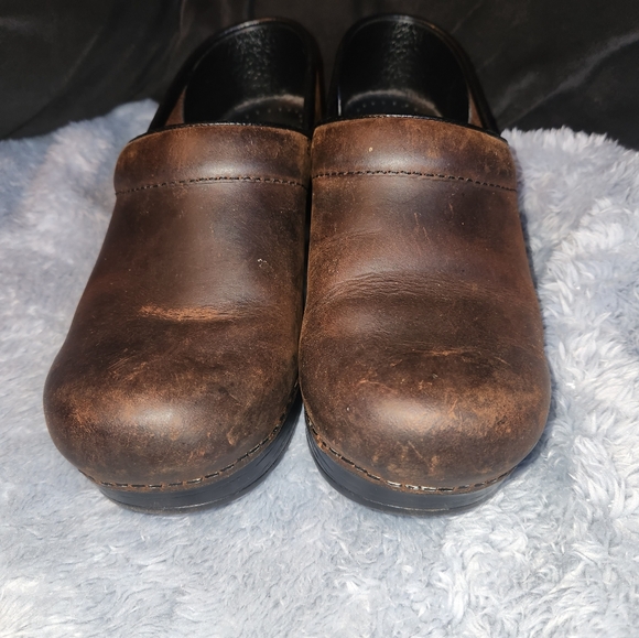 WOMENS SIZE 6 DANSKO CLOGS - Picture 1 of 3